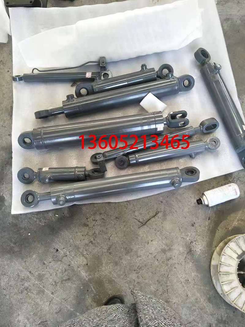 沃爾沃ABG7820攤鋪機提升油缸，熨平板提升13977152
